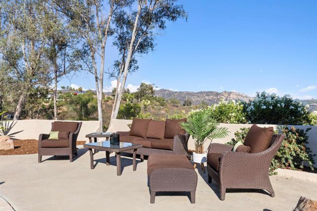25311 Jesmond Dene Road, Escondido CA: https://media.crmls.org/mediaz/147caf71-f668-41a6-b315-2e4950795d65.jpg