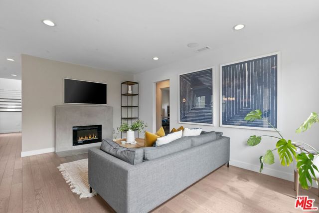 8107 Yorktown Avenue, Los Angeles CA: https://media.crmls.org/mediaz/147d169b-d124-4c3c-b5bb-c769a885a604.jpg