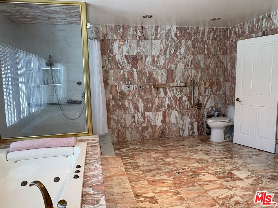 https://media.crmls.org/mediaz/147d5ec4-8cde-4f02-b627-4cc061c96aa0.jpg?preset=X-Large