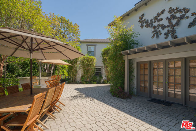 13477 Contour Drive, Sherman Oaks CA: https://media.crmls.org/mediaz/147d63ae-edb3-4bb8-a391-3235e69629da.jpg