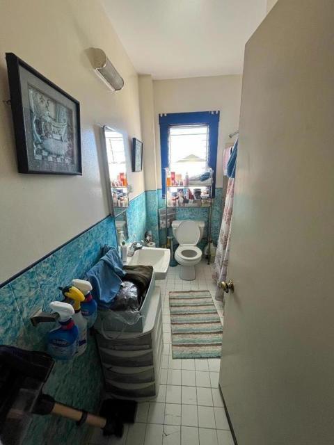 210 7th Lane, South San Francisco CA: https://media.crmls.org/mediaz/147d9e2e-5196-4645-a087-fe679e234f43.jpg