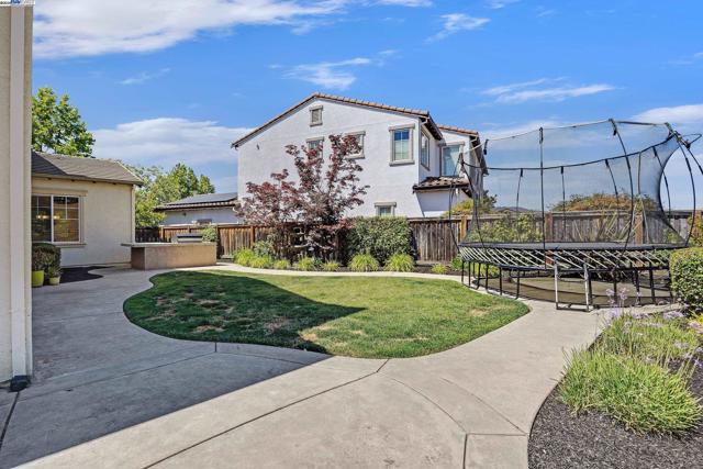 1359 Monterosso St, Danville CA: https://media.crmls.org/mediaz/147e15ef-29db-4c5b-801d-84227fb103af.jpg