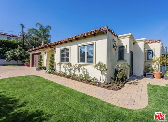 3110 Benedict Canyon Drive, Beverly Hills CA: https://media.crmls.org/mediaz/147eaed0-0a33-44c7-b2fd-c42d6a46b6ca.jpg