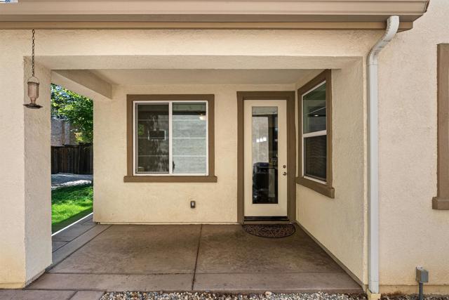6505 Brando Loop, Fair Oaks CA: https://media.crmls.org/mediaz/147f21c0-d9ef-495a-b6ce-f23ba613b5a7.jpg