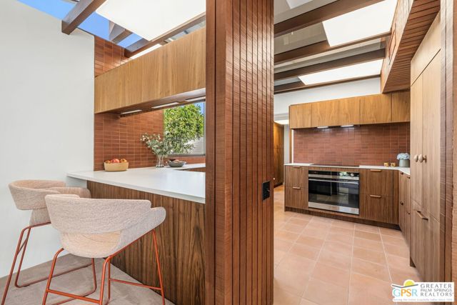 695 N Camino Real, Palm Springs CA: https://media.crmls.org/mediaz/147f30cb-fe37-44a8-adec-cabea27a8161.jpg