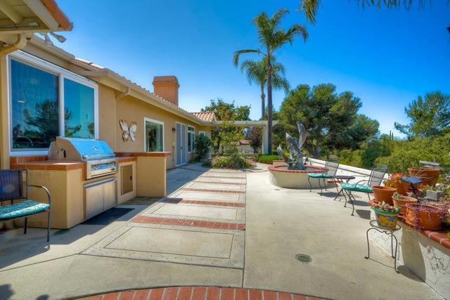 1336 Lupine Hills Drive, Vista CA: https://media.crmls.org/mediaz/148010e2-b9f1-47fc-bcaf-2543975b9e29.jpg