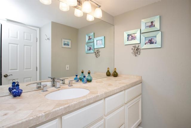 23606 Country Villa Rd, Ramona CA: https://media.crmls.org/mediaz/14802680-0efa-4fc7-a338-393314725d4e.jpg