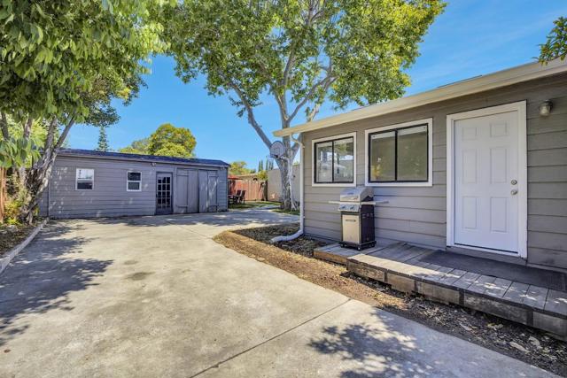 111 E Hedding Street, San Jose CA: https://media.crmls.org/mediaz/1480e513-d906-4f93-800d-591f811f5241.jpg