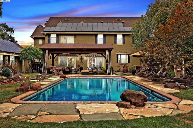 6745 Alisal St, Pleasanton CA: https://media.crmls.org/mediaz/1481005b-ac9f-4d72-b929-10bee8c1cd31.jpg