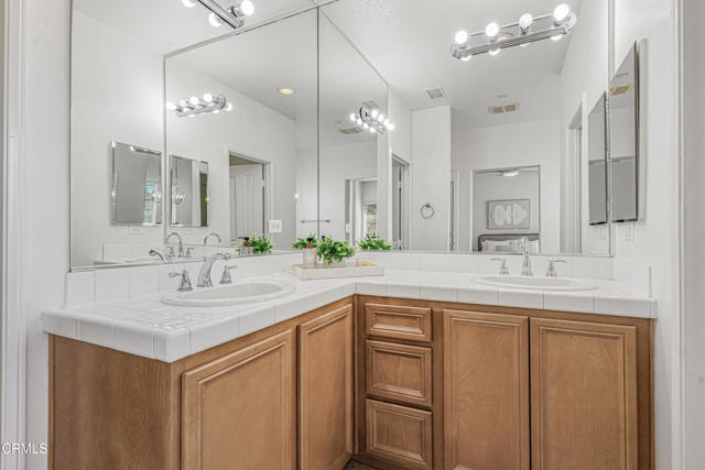 Detail Gallery Image 21 of 50 For 2916 Esperanza Way #F,  Simi Valley,  CA 93063 - 4 Beds | 3 Baths