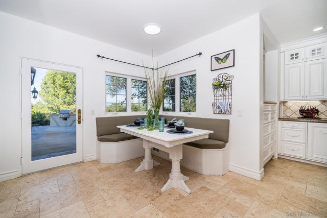 5 Rolling View Lane, Fallbrook CA: https://media.crmls.org/mediaz/1481150e-3b21-445b-9280-f968f965063f.jpg