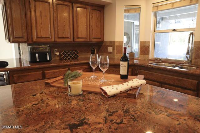 2331 Welcome Court, Simi Valley CA: https://media.crmls.org/mediaz/14811b57-a3bf-4ff6-9fb6-c31cbe4620b8.jpg