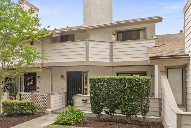 4535 Chateau Drive, San Diego CA: https://media.crmls.org/mediaz/14811e6a-0b13-4e8e-858e-15854d8537e2.jpg