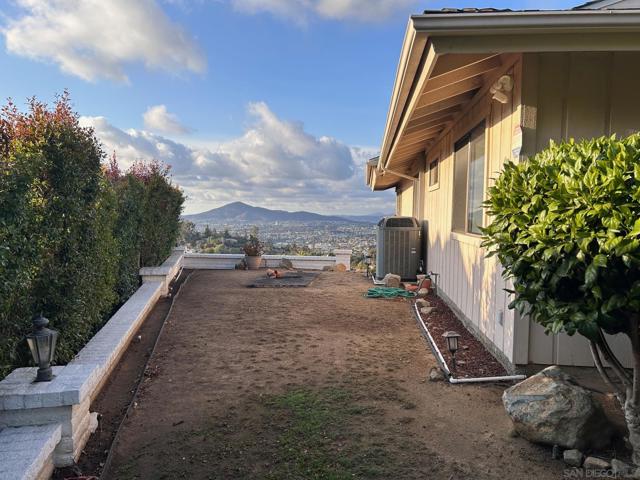 Image 19 of 37 For 4742 Mt. Helix Drive