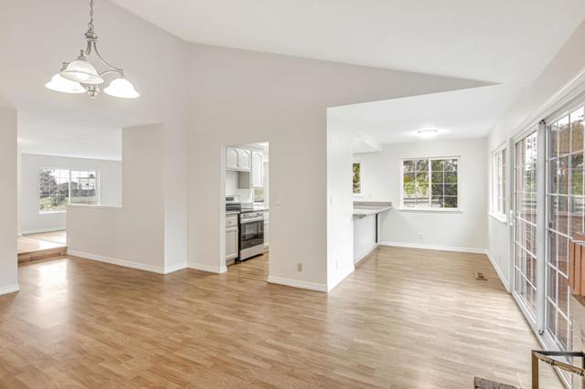 3695 Skyline Drive, Hayward CA: https://media.crmls.org/mediaz/1482957e-cc30-42b3-85be-723205444992.jpg