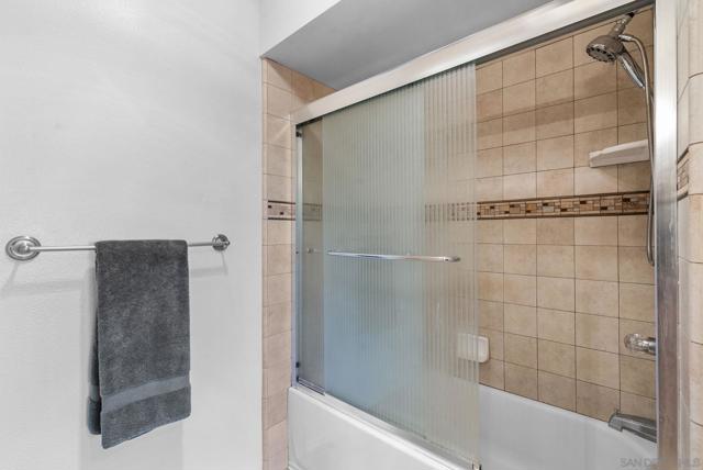 31909 Del Cielo Este, Bonsall CA: https://media.crmls.org/mediaz/1482b7fa-b0b9-453b-ac10-8be393f6a3c1.jpg