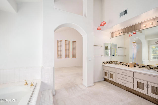 3695 Mapleknoll Place, Thousand Oaks CA: https://media.crmls.org/mediaz/1482c0ad-53d3-4aa9-aabd-68f83fc159ab.jpg