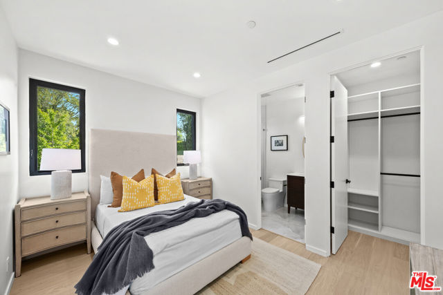 2631 Castle Heights Place, Los Angeles CA: https://media.crmls.org/mediaz/1483dee8-e499-4d8f-a7eb-ddbc65d97fe8.jpg