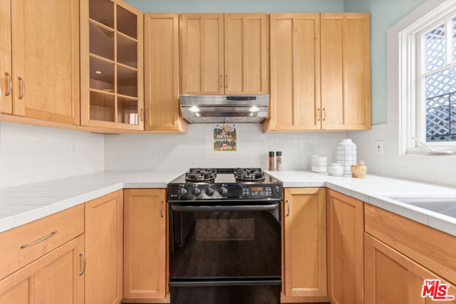 607 Ashland Avenue, Santa Monica CA: https://media.crmls.org/mediaz/1483e7f5-f5bc-4f5b-9384-bd734ca73cb2.jpg