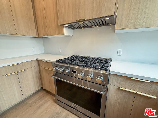 150 N Arnaz Drive, Beverly Hills CA: https://media.crmls.org/mediaz/148490ac-ebc5-4b57-87d0-72dbc725cdf2.jpg