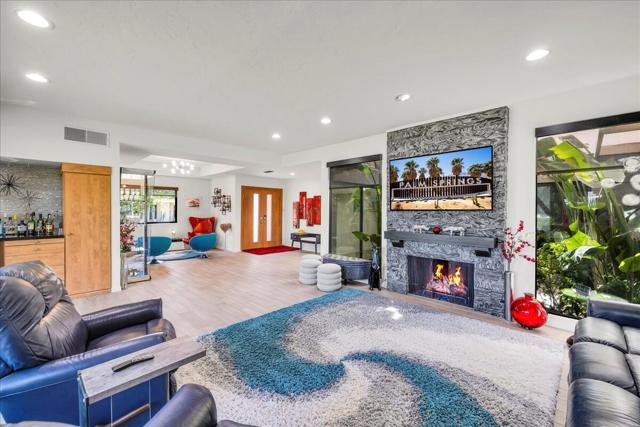 2232 Oakcrest Drive, Palm Springs, CA 92264