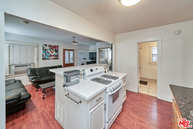 1224 Dewey Avenue, Los Angeles CA: https://media.crmls.org/mediaz/1484da2a-72de-4aa8-8b82-76b07bee8efe.jpg