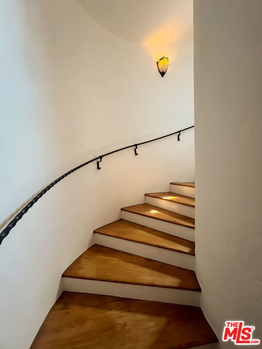 3105 Ledgewood Drive, Los Angeles CA: https://media.crmls.org/mediaz/1484f8a1-52e3-4216-beff-3ebd1098dc22.jpg