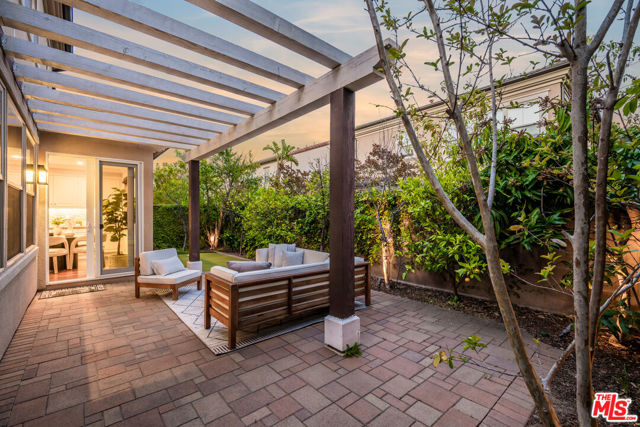66 Rembrandt, Irvine CA: https://media.crmls.org/mediaz/14852fe9-0968-4f41-91b3-d0aaed856e2d.jpg