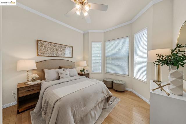 35 Amherst Ct, Menlo Park CA: https://media.crmls.org/mediaz/1485816d-9244-4088-bdda-23a1c8a81d68.jpg