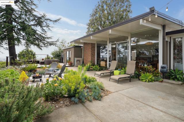 5345 Crown Ct, Castro Valley CA: https://media.crmls.org/mediaz/1485fb6c-2712-493d-a57d-ac2e7aa5ec03.jpg