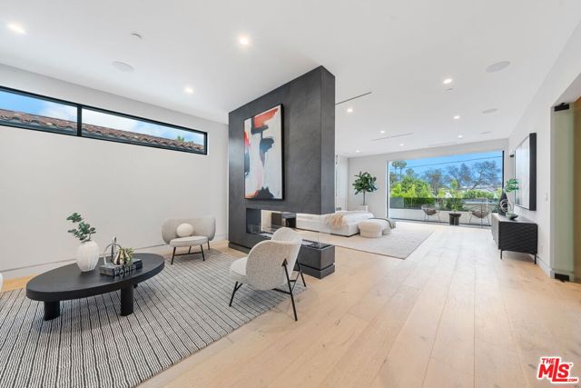 842 N Orange Grove Avenue, Los Angeles CA: https://media.crmls.org/mediaz/1486563e-4974-4e8a-a2ff-84608292168b.jpg