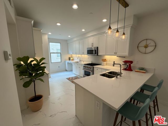 65 Plateau, Irvine CA: https://media.crmls.org/mediaz/1486ae22-7735-469a-92de-b7a3385cfc0e.jpg
