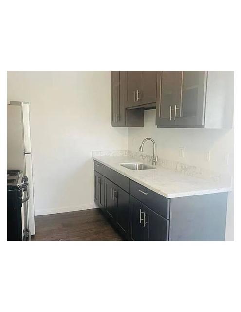 920 7th Avenue, Redwood City CA: https://media.crmls.org/mediaz/1486dae7-816f-4232-b75f-7c2e84c21894.jpg