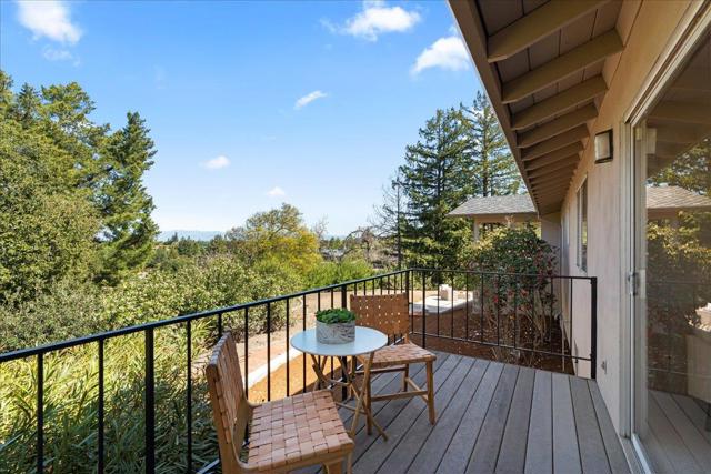 12650 Viscaino Court, Los Altos Hills CA: https://media.crmls.org/mediaz/14870191-a2fc-4c3f-af0c-e863abf4b4cc.jpg