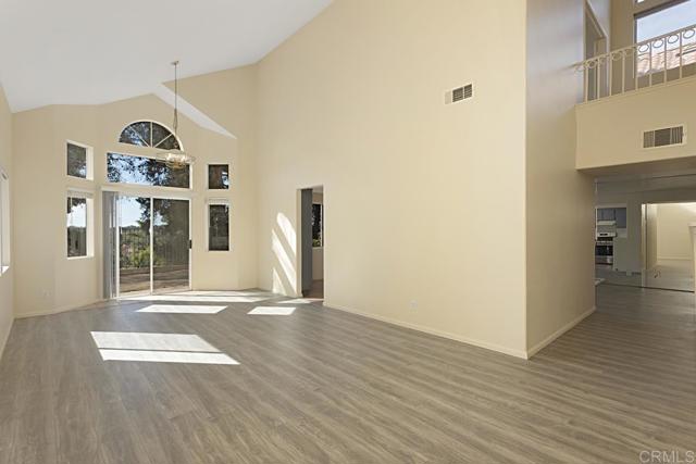 Detail Gallery Image 5 of 39 For 1439 Genoa Drive, Vista,  CA 92081 - 3 Beds | 2/1 Baths