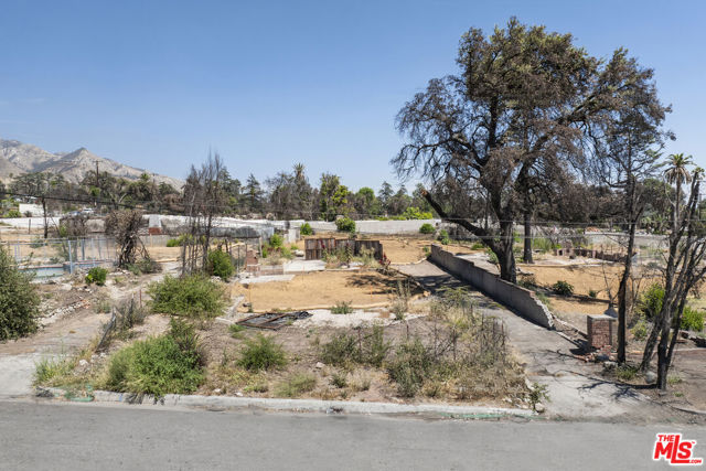 2738 Marengo Avenue, Altadena CA: https://media.crmls.org/mediaz/148791a3-4137-4f3c-be40-e59d9ca925df.jpg