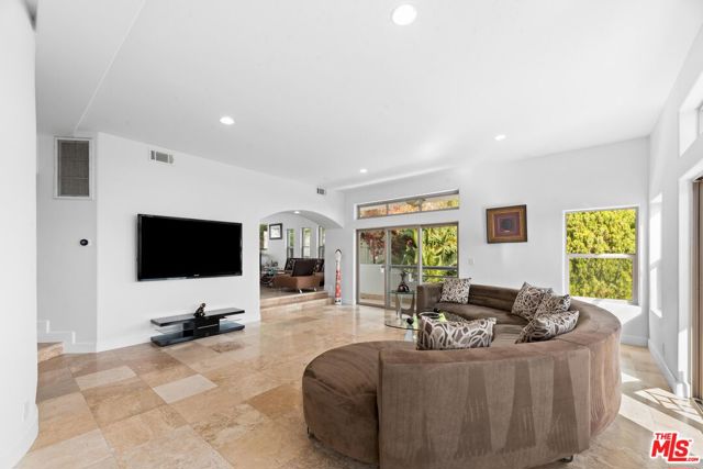 Image 2 for 15080 Encanto Dr, Sherman Oaks, CA 91403