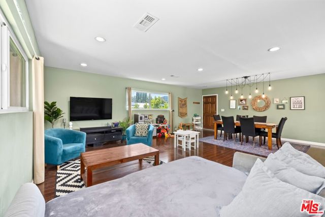 16241 W Meadow Ridge Way, Encino CA: https://media.crmls.org/mediaz/1487b5f3-ecf7-4d4d-b258-2cdf2c2585fb.jpg