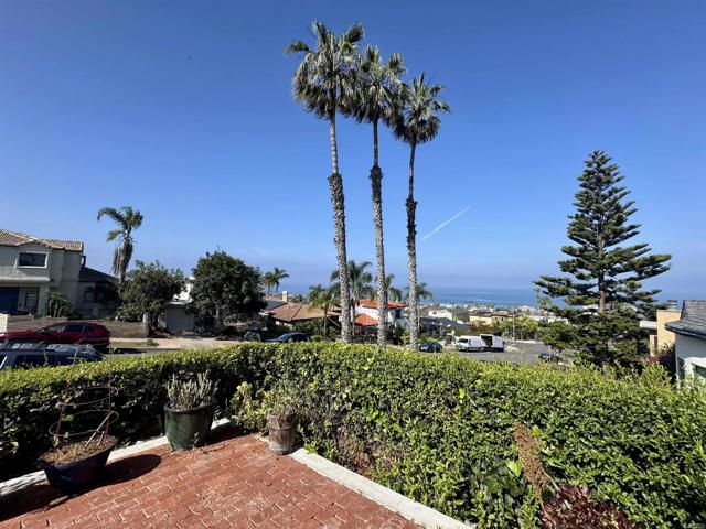 Detail Gallery Image 4 of 59 For 4452 Orchard Ave, San Diego,  CA 92107 - 3 Beds | 2 Baths