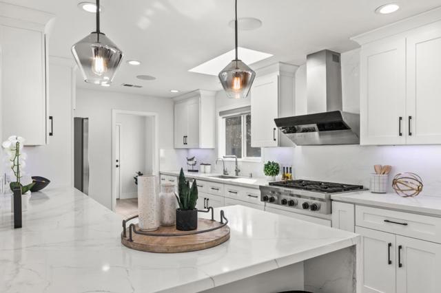 990 Rose Avenue, Mountain View CA: https://media.crmls.org/mediaz/1488d2b0-e6d7-44b7-994f-29c0e4174b1d.jpg