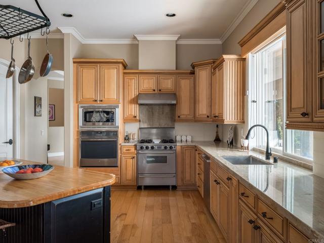 30419 Canyon Estates Road, Vista CA: https://media.crmls.org/mediaz/1488fda8-9c16-422b-af43-1abe5be7801f.jpg