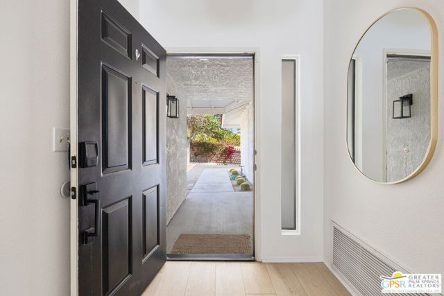 1489 E Francis Drive, Palm Springs CA: https://media.crmls.org/mediaz/148910ec-684b-4ad5-af5a-0c73d7446a3f.jpg