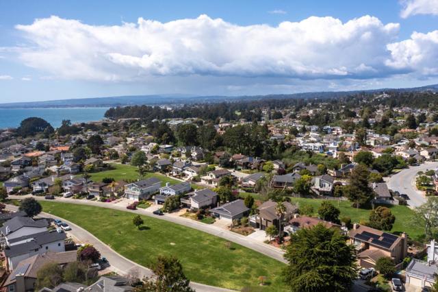 221 Via Lantana, Aptos CA: https://media.crmls.org/mediaz/148960dd-170d-42b5-a77a-4145731f7496.jpg