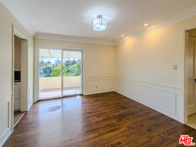 8967 St Ives Drive, Los Angeles CA: https://media.crmls.org/mediaz/148a021d-2092-410e-896f-2864bacdd44a.jpg