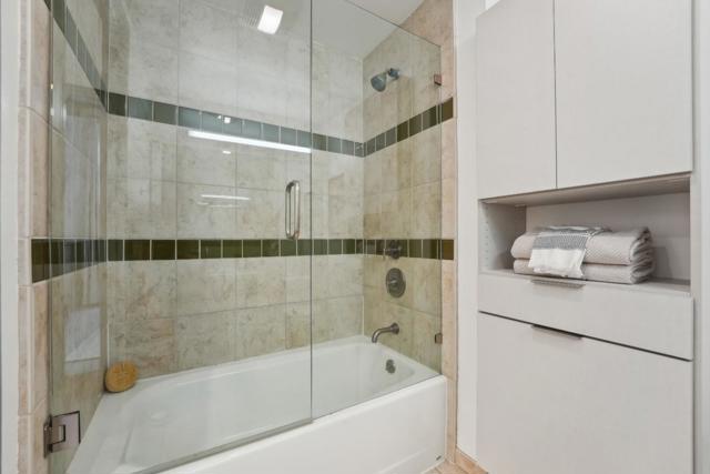 1 S Park Street, San Francisco CA: https://media.crmls.org/mediaz/148a0eaf-bc42-4995-acb5-8f4118fc7051.jpg