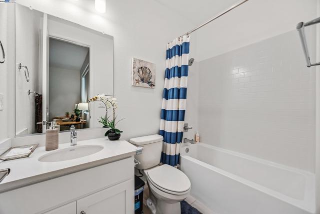 5422 Arnold Rd, Dublin CA: https://media.crmls.org/mediaz/148a2e10-d62c-4807-96e6-effcee400920.jpg