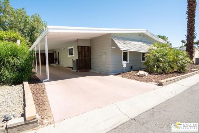 480 Calle Madrigal, Cathedral City CA: https://media.crmls.org/mediaz/148a39b8-781e-4b85-a919-d2865948b666.jpg