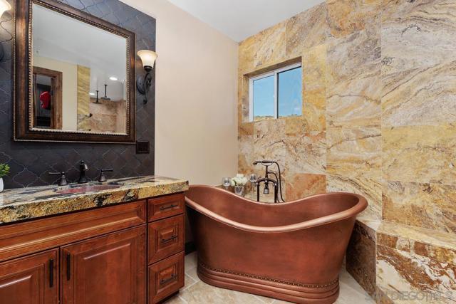 18585 Deer Valley Estates, Poway CA: https://media.crmls.org/mediaz/148b8de4-2ec9-45cd-891f-7d45ca3ba3a2.jpg