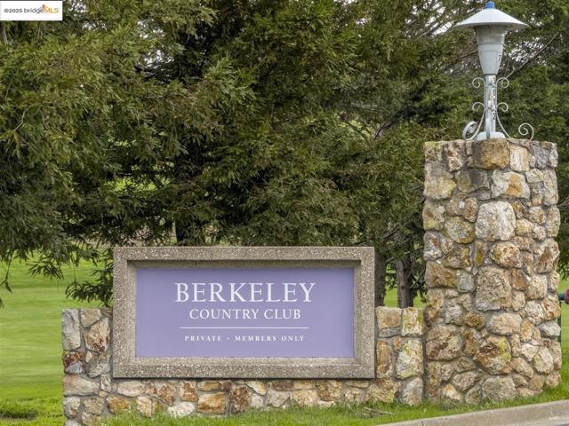 1009 Richmond st, El Cerrito CA: https://media.crmls.org/mediaz/148b9935-1794-4e18-9d87-64329d6e9784.jpg