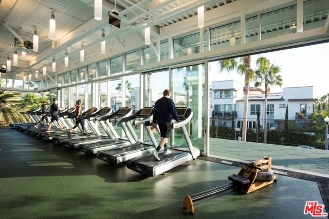 12714 W Sea Spray Place, Playa Vista CA: https://media.crmls.org/mediaz/148b9991-bf0e-4521-b291-68a720fe75a8.jpg